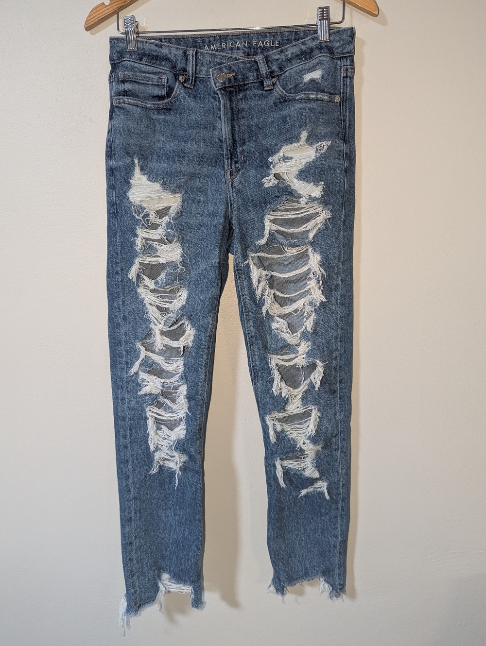 6 American Eagle Highest Rise Mom Jeans Distressed